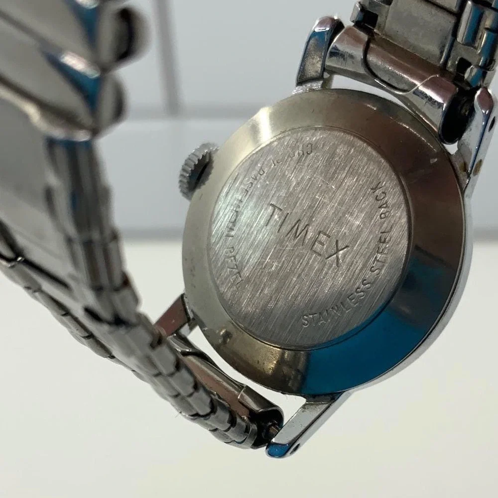 Vintage Timex Manual Wind Stainless Steel‎ Silver Cream Small Wristwatch
